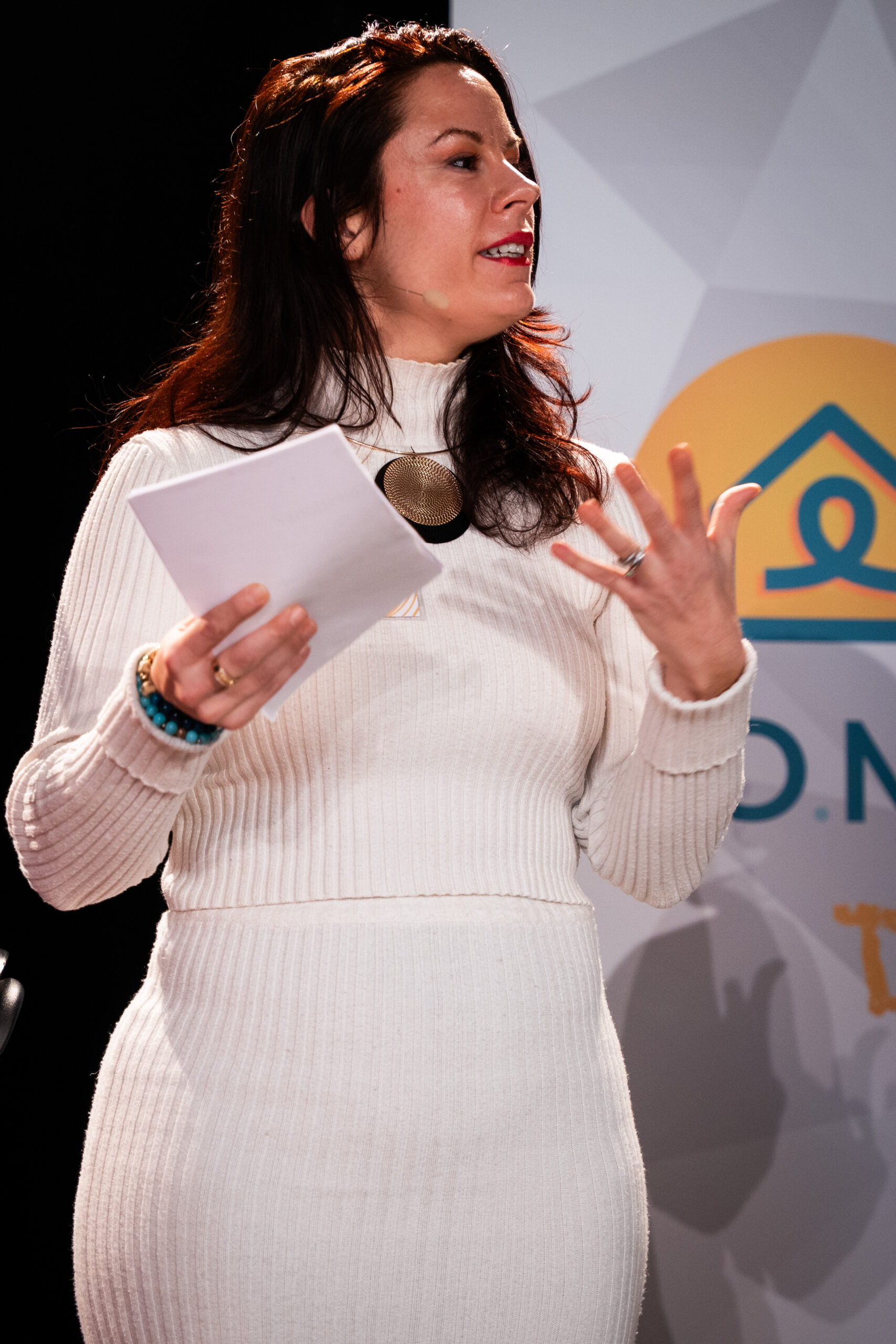 Céline Champion animant une conférence sur l’architecture sensorielle et le design inclusif lors des Homer Days 2026 à Bordeaux